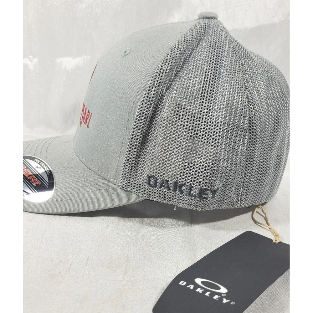 Yupong Oakley Flexfit Scarlet Pearl Casino Resort Golf Trucker Hat - Gray - L/XL
